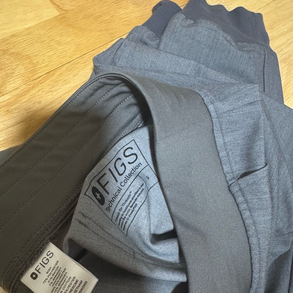 Figs Rafaela Jogger Set in Graphite - Picture 4 of 4